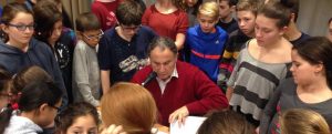 Léon Celemencki, survivant de l'Holocauste, rencontre les élèves de l'école Buissionnière. Montréal, 2016