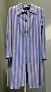 L’uniforme de prisonnière de Sonia, présentement exposée dans le musée.