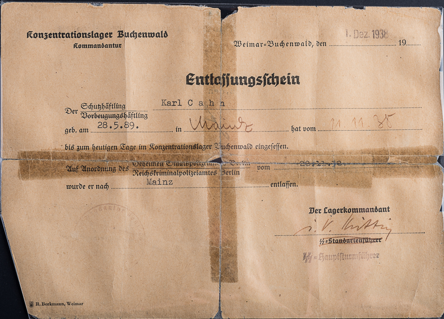 Ce certificat autorise la libération de Karl Cahn du camp de Buchenwald, en Allemagne. (Photo: Peter Berra) 